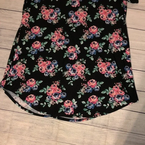 Bobbie Brooks Floral Tee - Picture 5 of 6